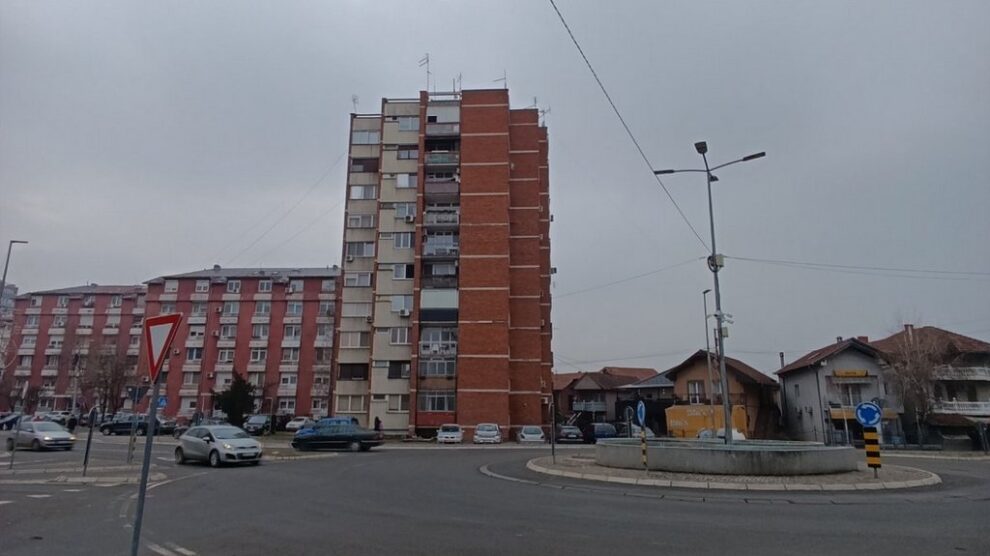 Fasada 12, Kruševac, površina 4x25 metara, 100m2, lokacija kružni tok ka Tržnom Centru Big