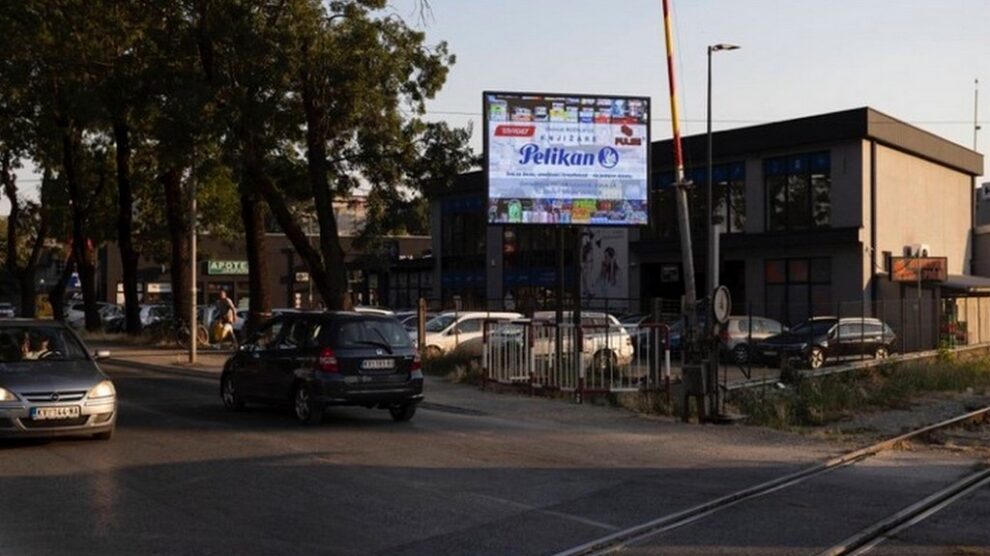 Led Ekran 136, površina 4x3 metara, TC Slovo, centar, ulica Vojvode Stepe uz prugu, glavni ulaz u grad iz pravca Čačka