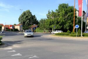 Bilbord BB 436 A, površine 4x3 metara, lokacija Bulevar Nikole Pašića, kod kružnog toka na raskrsnici sa ulicom Kneza Miloša