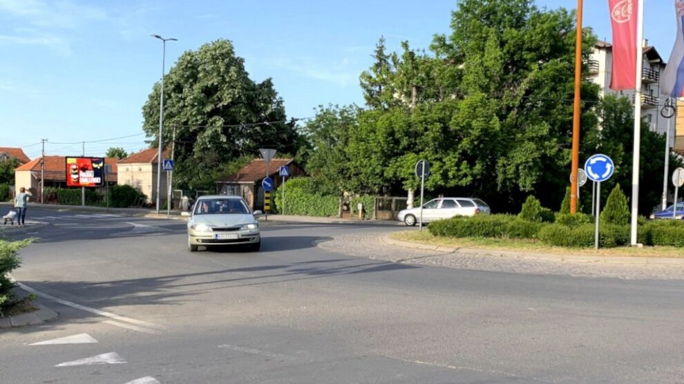 Bilbord BB 436 A, površine 4x3 metara, lokacija Bulevar Nikole Pašića, kod kružnog toka na raskrsnici sa ulicom Kneza Miloša