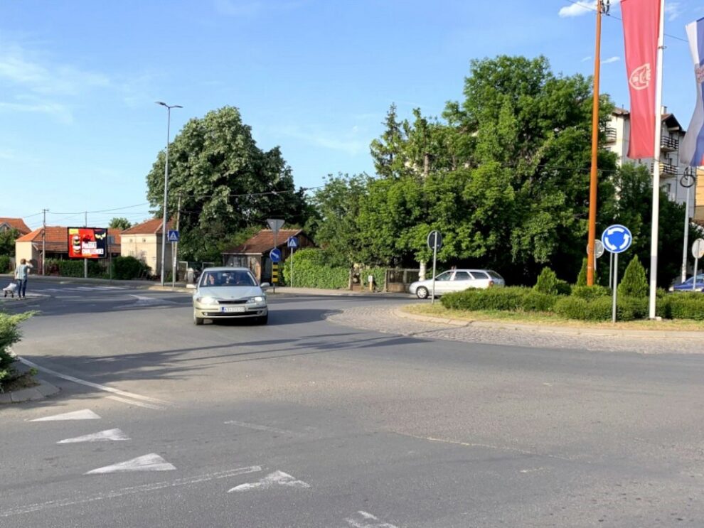 Bilbord BB 436 A, površine 4x3 metara, lokacija Bulevar Nikole Pašića, kod kružnog toka na raskrsnici sa ulicom Kneza Miloša