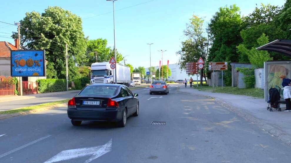 Bilbord BB 436 B, 4x3 m, Bulevar Nikole Pašića, ispred kružnog toka na raskrsnici sa ulicom Kneza Miloša, kod Shopping parka, Lidla i Rode
