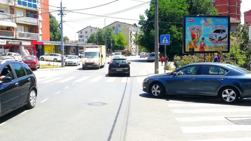 Bilbord BB 437 A, površine 4x3 m, lokacija ulica Hajduk Veljkova, centar, ispred kružnog toka sa ulicama Dušanova i Radničkog samoupravljanja