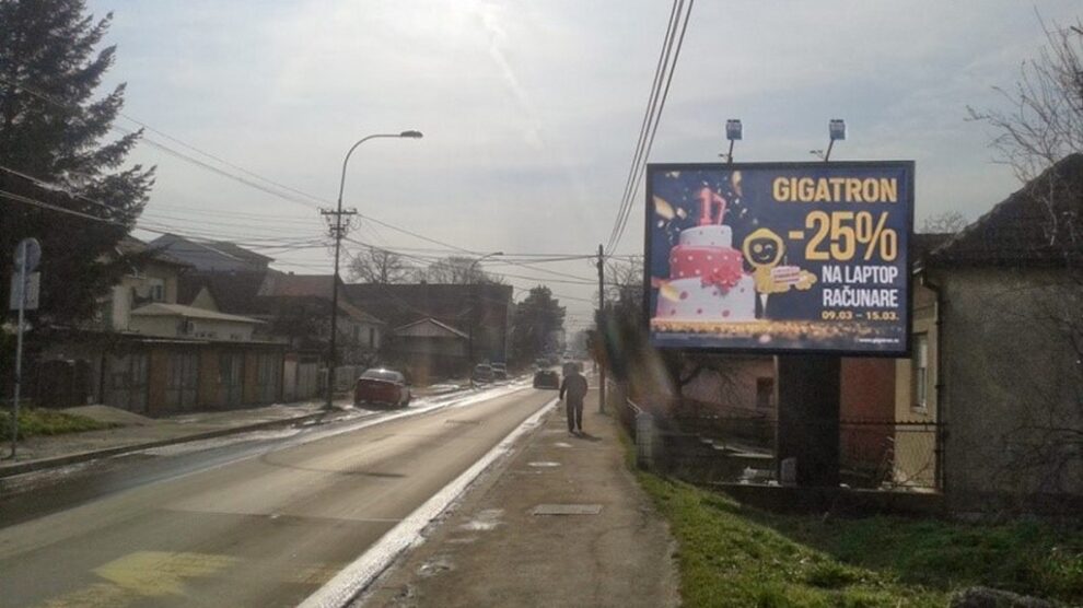 Bilbord BB 439 A, 4x3 m, osvetljen - ulica Ilije Garašanina, ispred stadiona u smeru ka centru ulaz u grad iz Lazarevca u blizini hotela Izvor