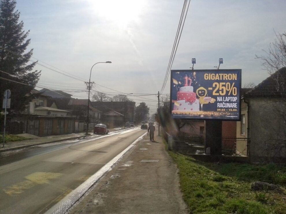 Bilbord BB 439 A, 4x3 m, osvetljen - ulica Ilije Garašanina, ispred stadiona u smeru ka centru ulaz u grad iz Lazarevca u blizini hotela Izvor