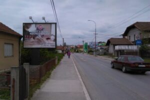 Bilbord BB 439 B 4x3m, osvetljen - ulica Ilije Garašanina, ispred stadiona u smeru ka izlazu iz grada ka Lazarevcu u blizini hotela Izvor.