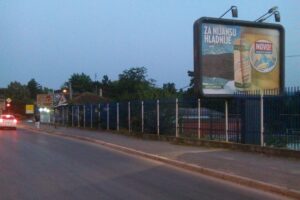 Bilbord BB 440 A, 4x3m, osvetljen - ulica Ilije Garašanina kod raskrsnice sa Mišarskom, pored stadiona, smer ka centru. u blizini hotela Izvor