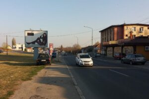 Bilbord BB 441 B, površine 4x3 metara, osvetljen - raskrsnica ulica Knez Mihajlove i Cara Dušana, pored glavne autobuske stanice