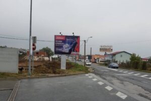 Bilbord BB 442 B, površine 4x3 metara, osvetljen - ulica Zanatlijska, pored Nis benzinske pumpe. izlaz iz grada u smeru ka Beogradu.