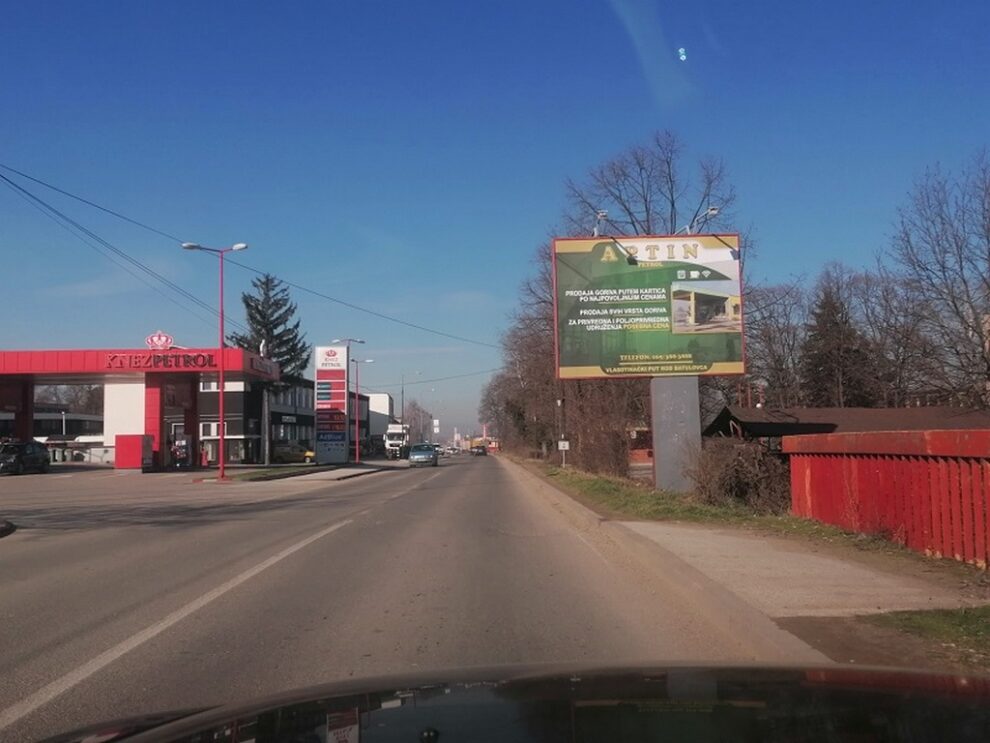 Bilbord BB-461, površine 4x3 metara, osvetljen - kod Knez petrol pumpe u pravcau Leskovca