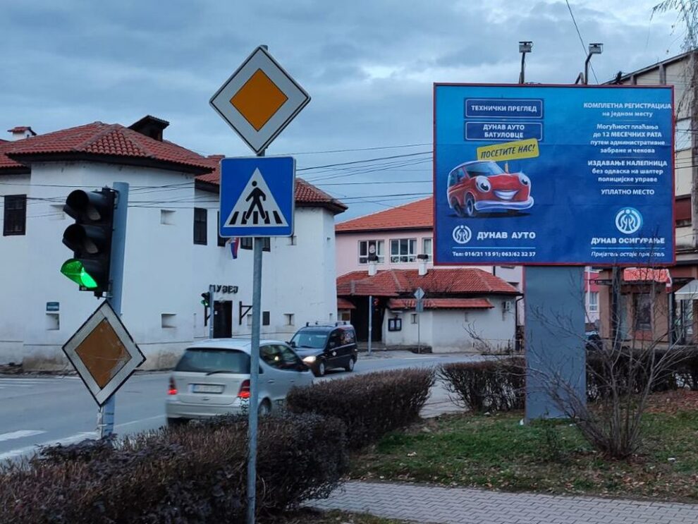 Bilbord BB-466, površine 4x3 metara, osvetljen - park u samom centru Vlasotinca