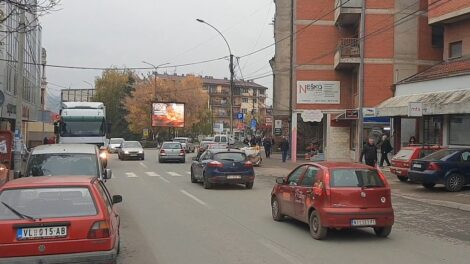 Led Ekran 153, površine 4x3 metara - na trgu u centru Vlasotinca